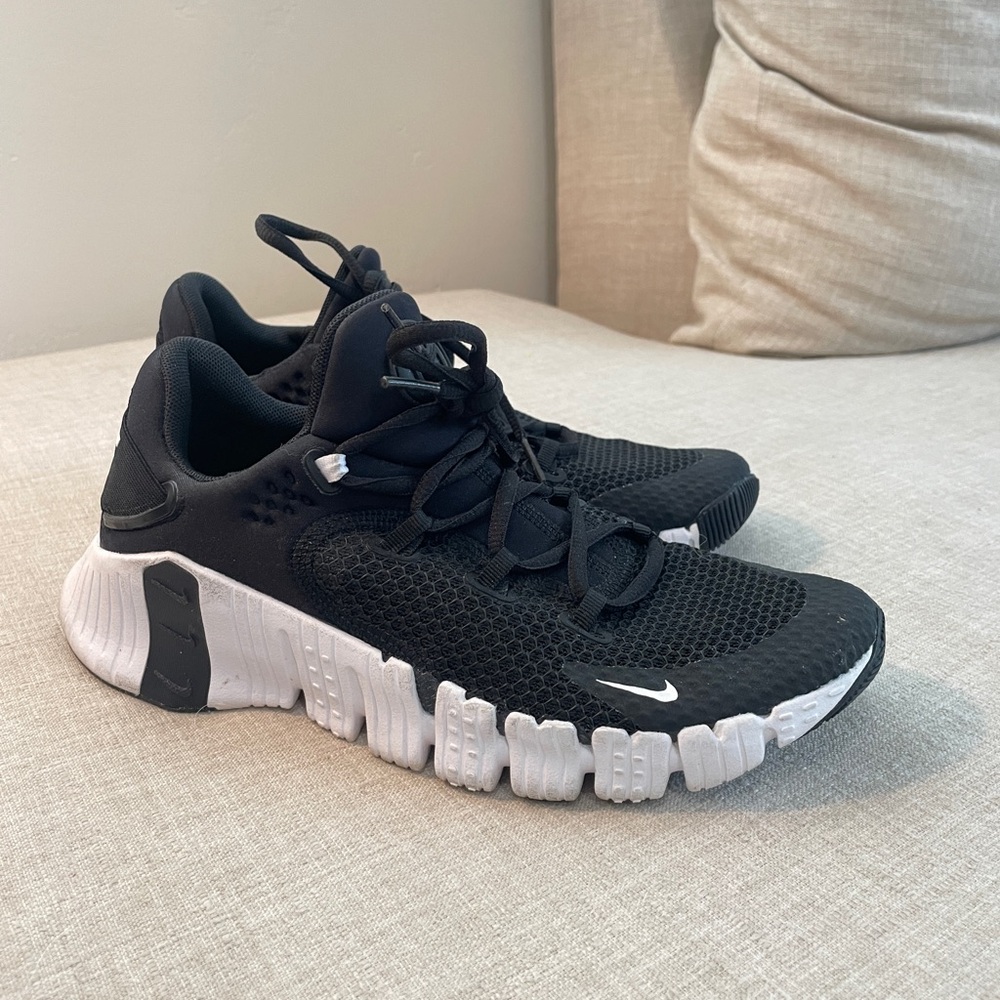 Nike Black Athletic Sneakers with Neon Green Insole